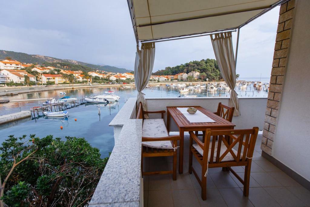 Apartmani Maris III Rab Town Exterior foto